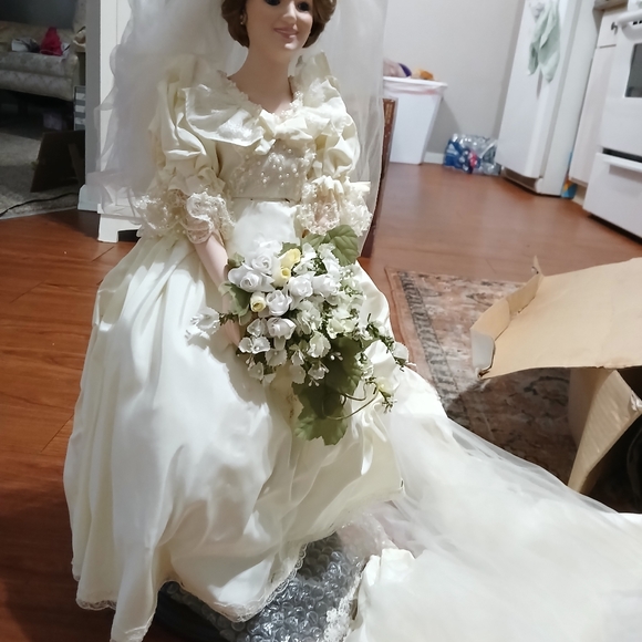 Princess Diana doll - Picture 12 of 14